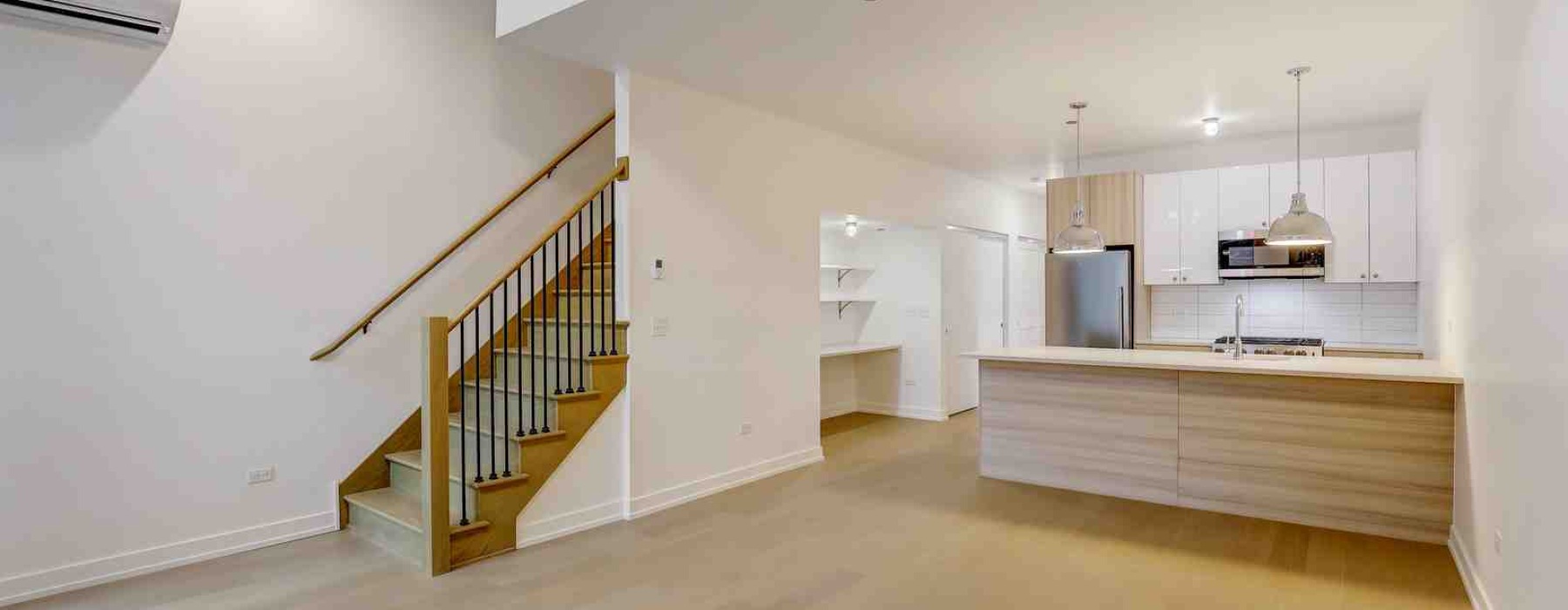 2 bedroom apartments Logan Square Chicago parking pet friendly
