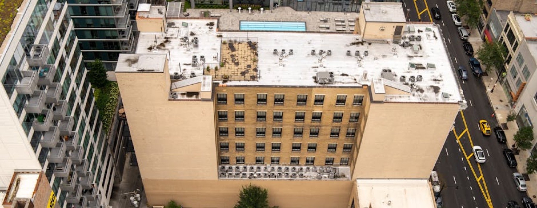 Chicago skyline with apartments - Chicago apartments with garages