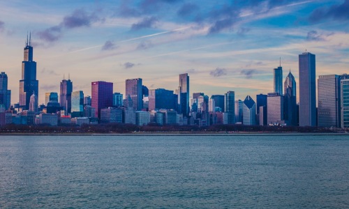Chicago luxury apartment market skyline and high-rise towers