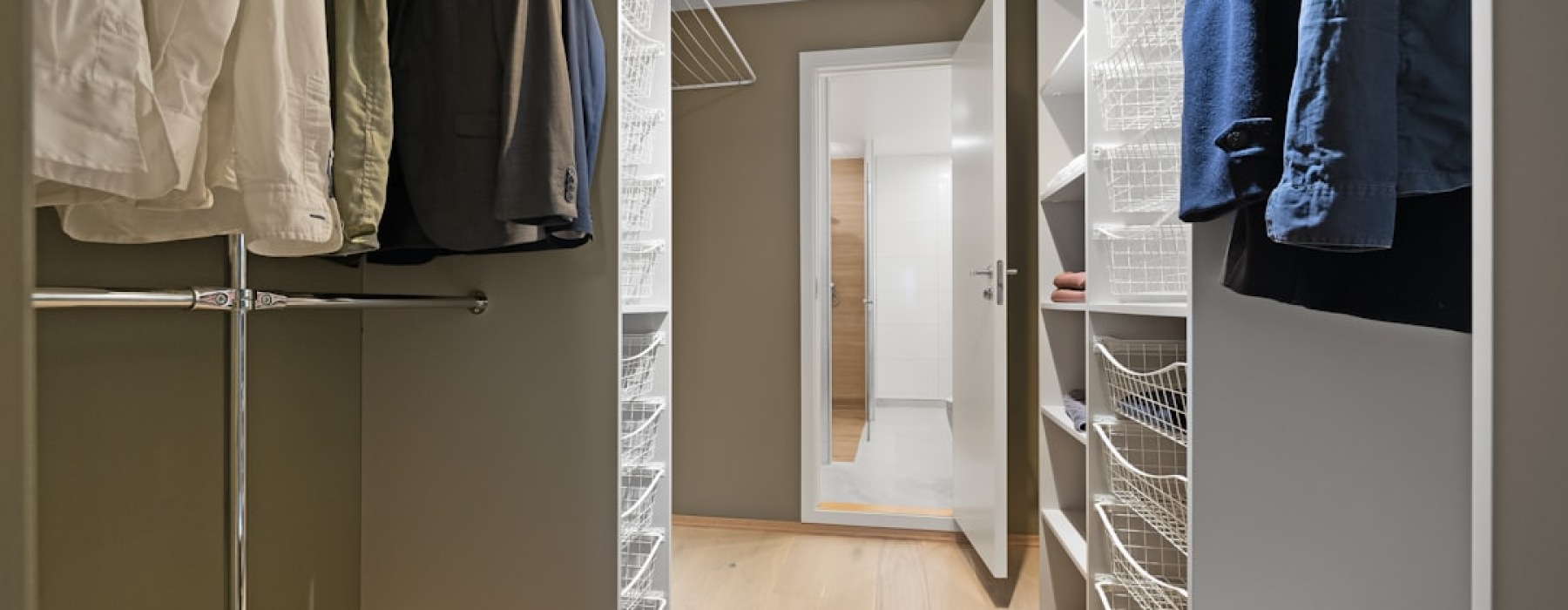 spacious walk-in closet - apartments with walk in closets
