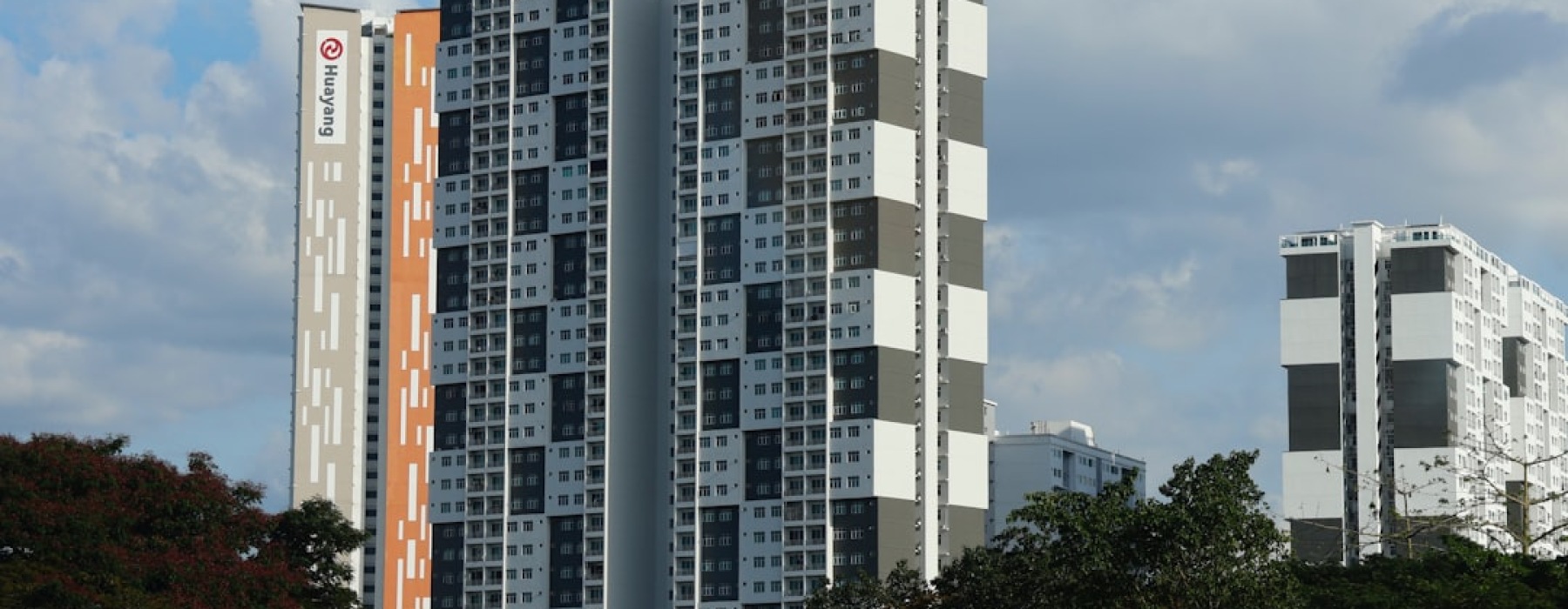 apartments with package lockers